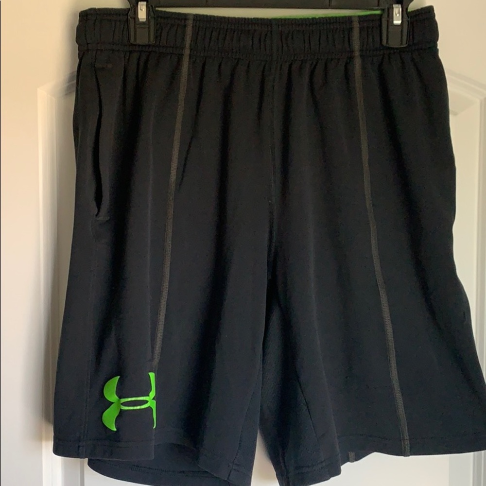 Black/neon green training shorts
